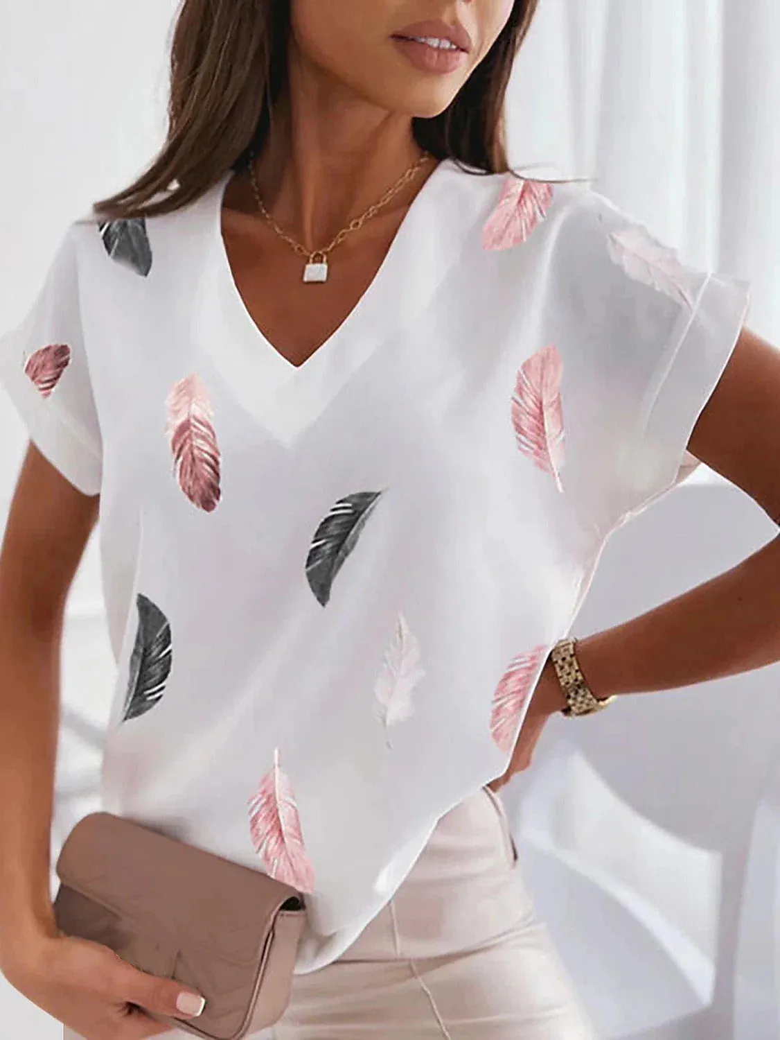 Casual Women's Heart Print Dolman Sleeve T-shirt with V-Neck