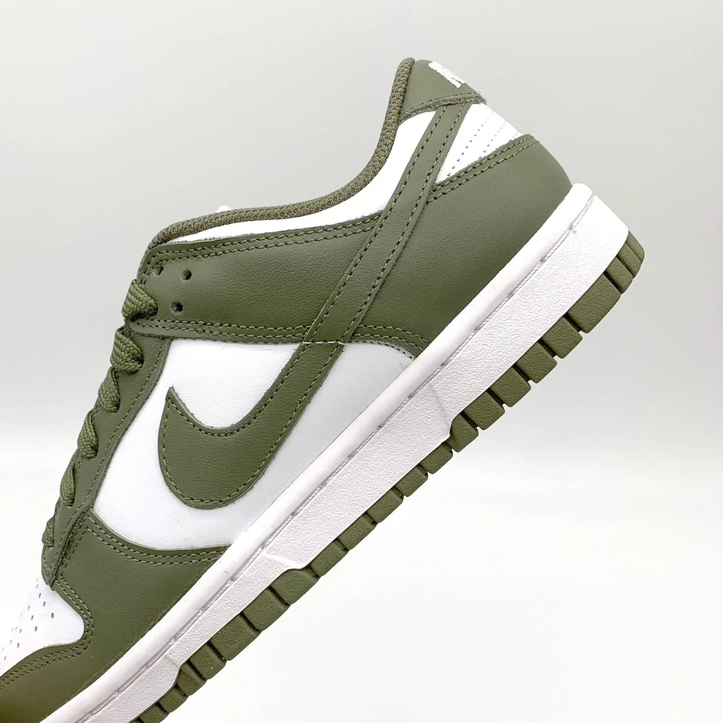 Nike Dunk Low Medium Olive