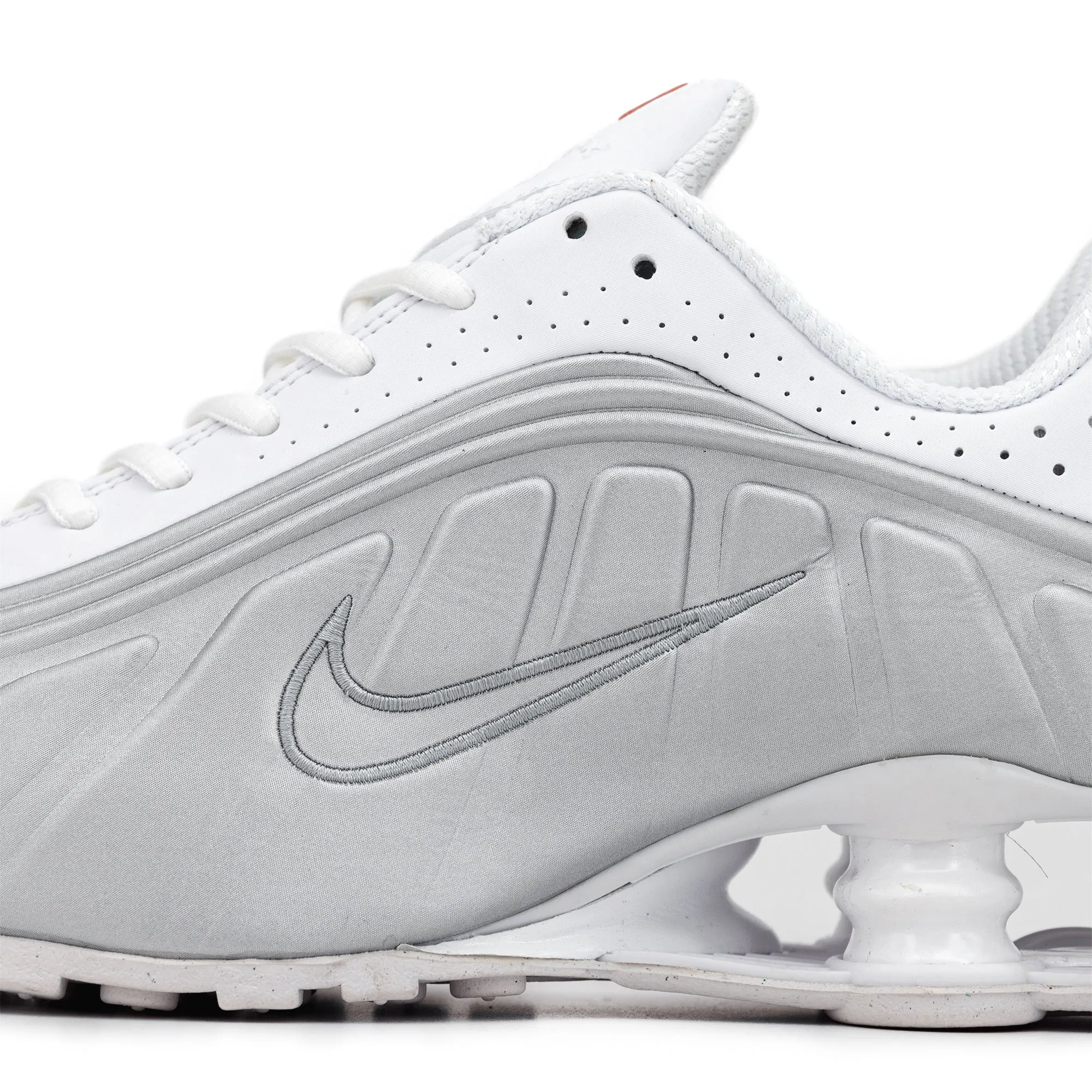 Nike Women's Shox R4 "White Metallic" AR3565-101